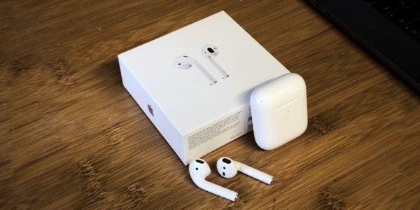 Apple Audífonos Bluetooth AirPods 2ª generación MV7N2BE